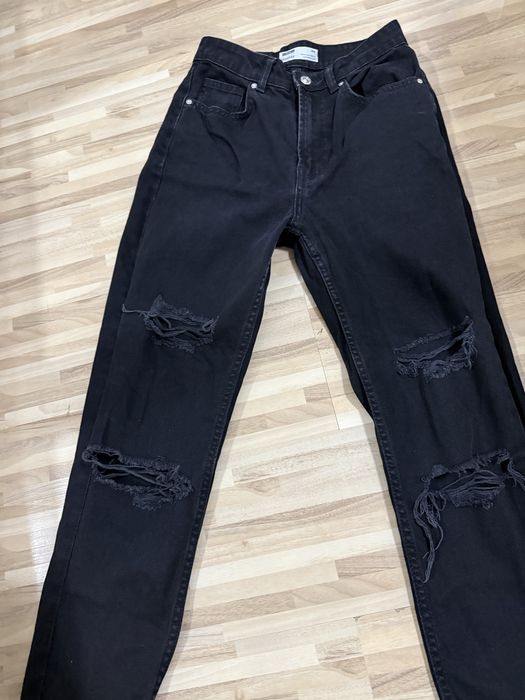 Черни скъсани дънки Bershka
