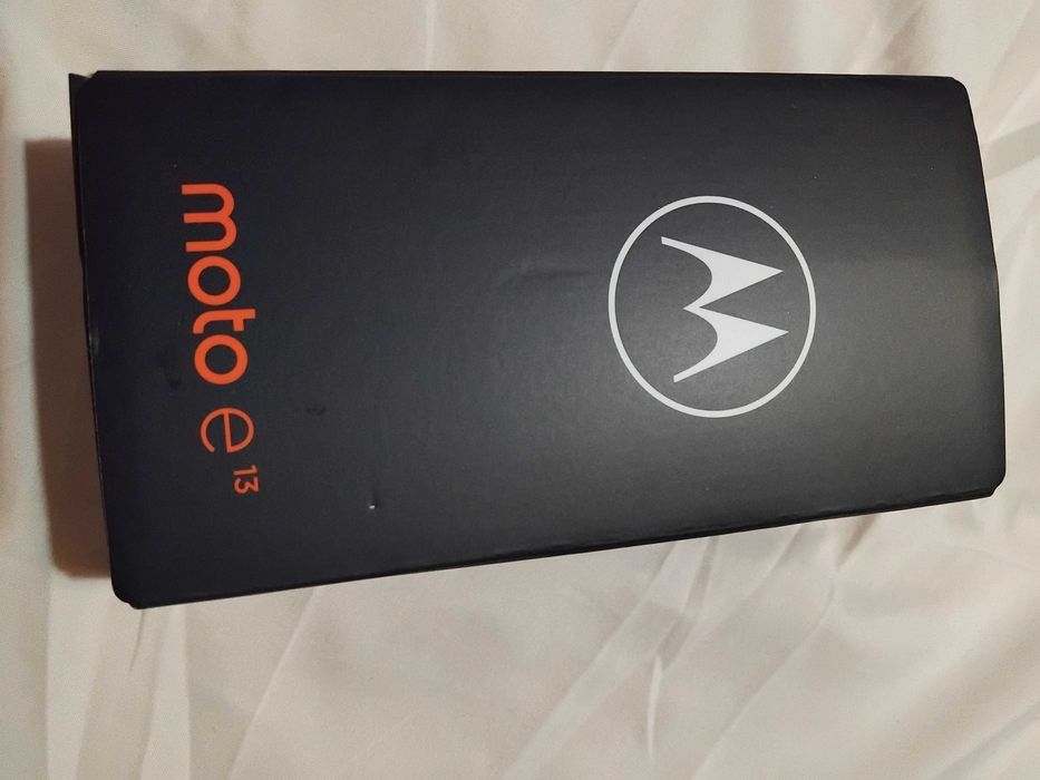 Чисто нов телефон Motorola e13