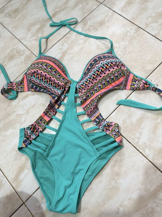 Costum de baie intreg