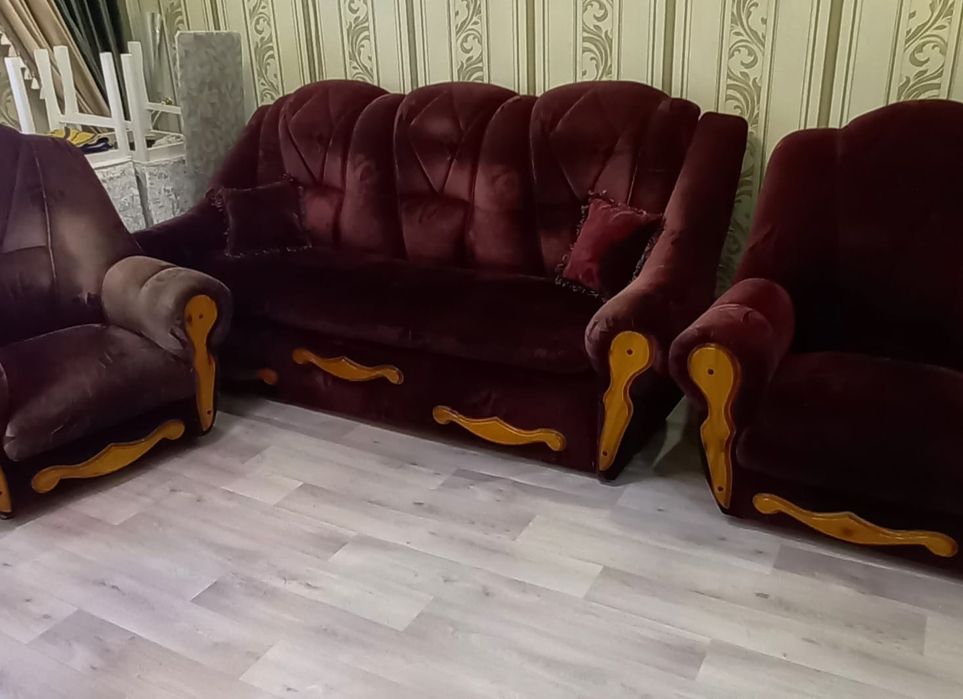 Отдам Диван с креслами