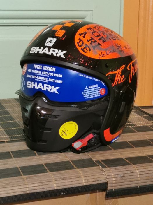 Vând casca moto Shark carbon