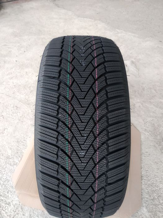 Зимние автошины 235/45R18