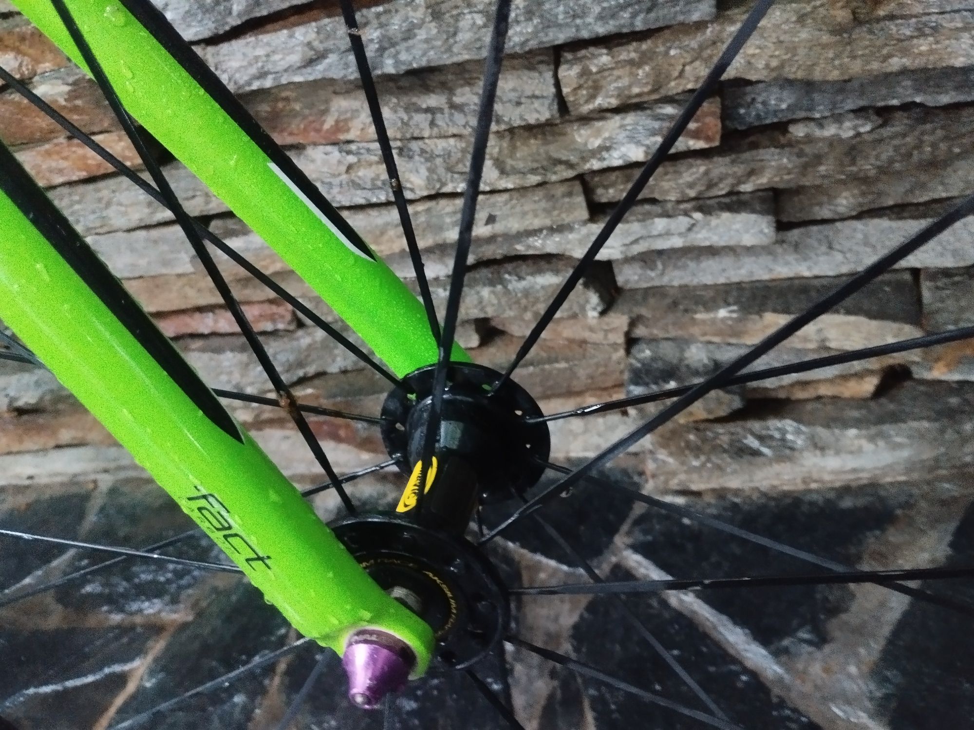 Велосипед алуминиев колело SPECIALIZED висок клас неразличим от нов
