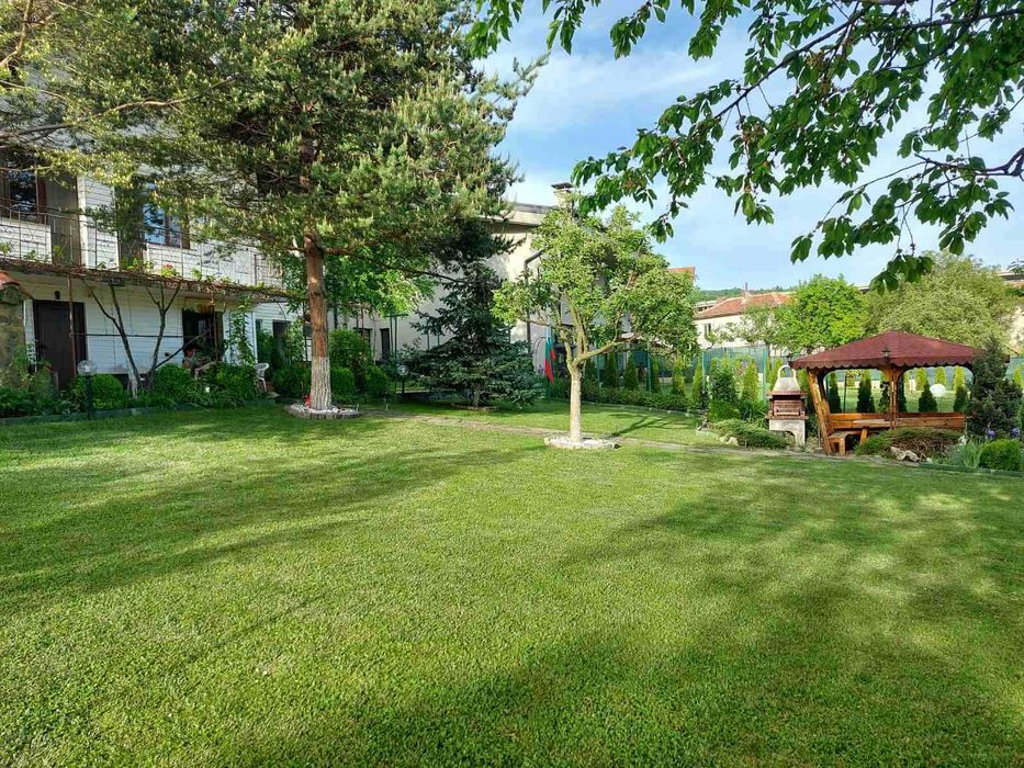 Продава се Къща в с. Големо Бучино, Област Перник - 220 кв.м за 2046 €/кв.м - Снимка #2