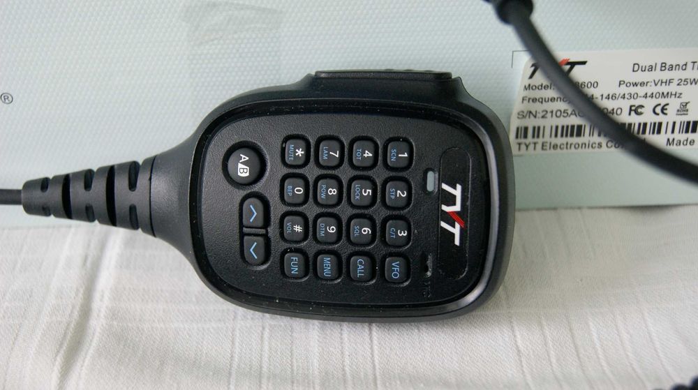 двубандова 144 / 430 мгхц TYT   th-8600 радиостанция