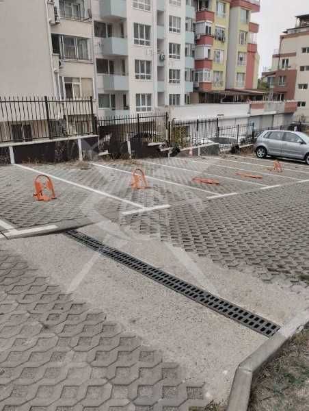 Пет паркоместа е Меден рудник 77151