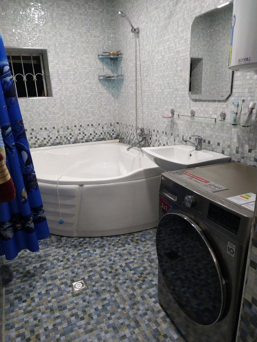 Uy sotiladi srochni Nazarbe xarakat maxallasida