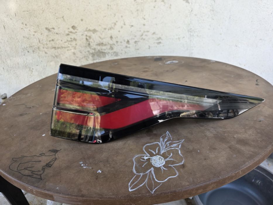 Land Rover Discovery facelift 2023 десен стоп 21-