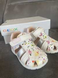 Бебешки сандали Geox
