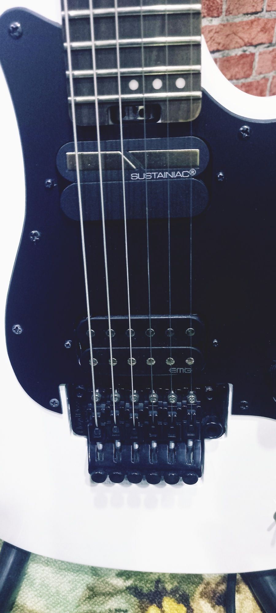 Продаю свою гитару Schecter Sun Valley Super Shredder FRS