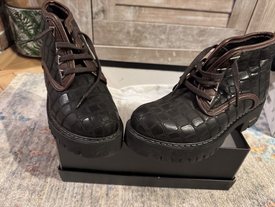 Vand ghete de piele noi marime 38