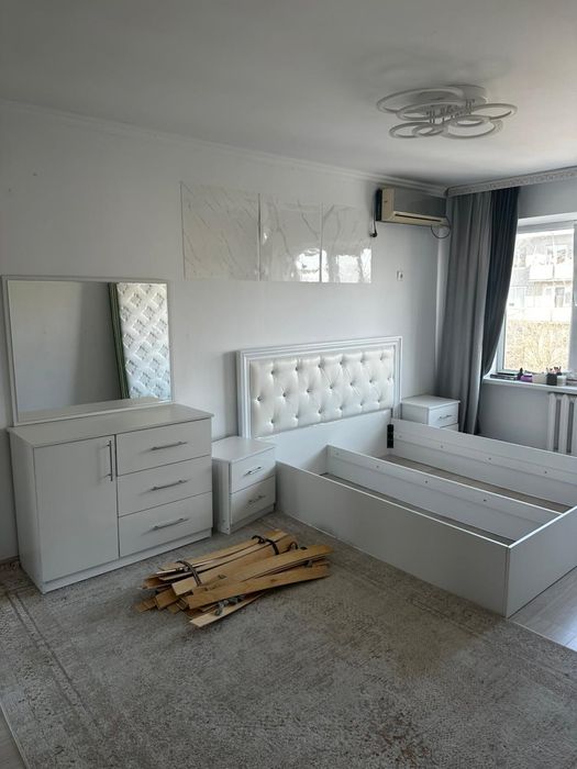 Спальный гарнитур +матрас ортопедический без пружин