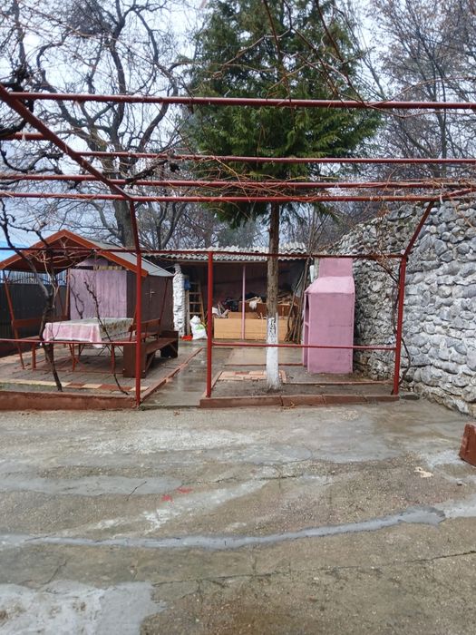 Vând casa la Baile Herculane