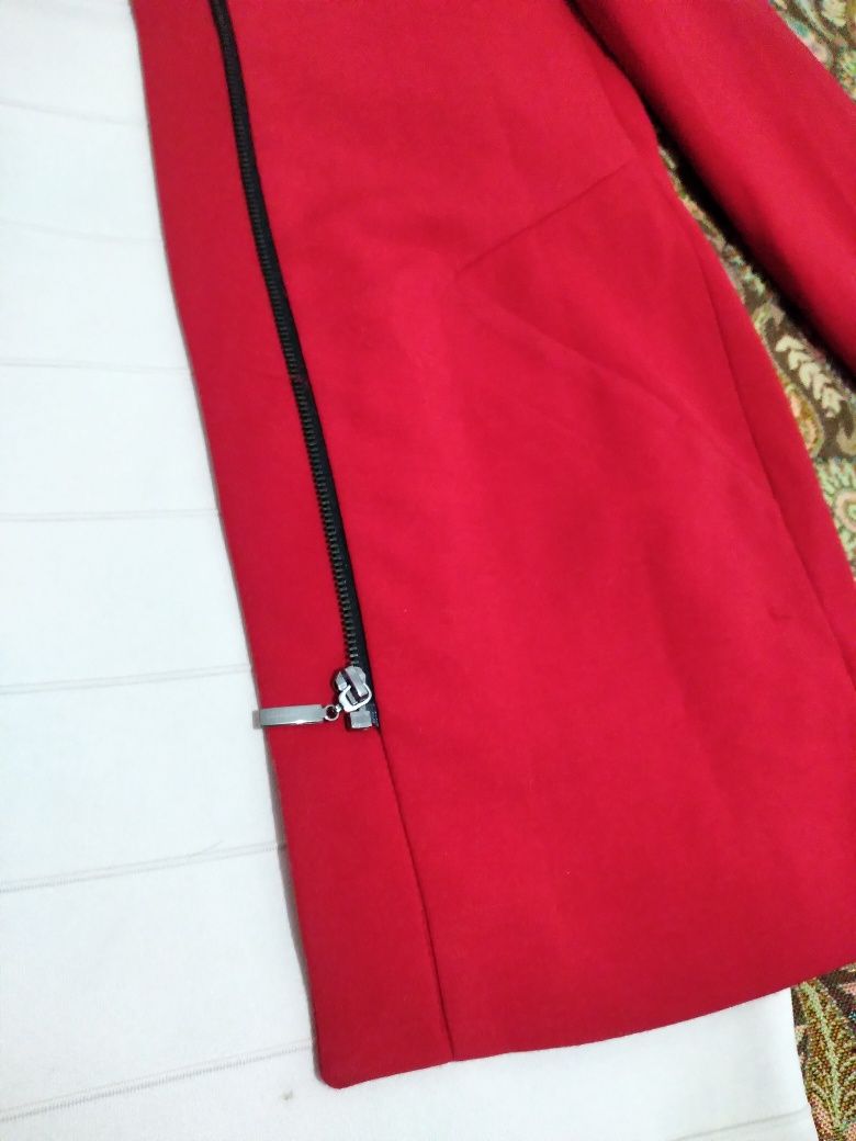 Удлинённый  красный  пиджак
