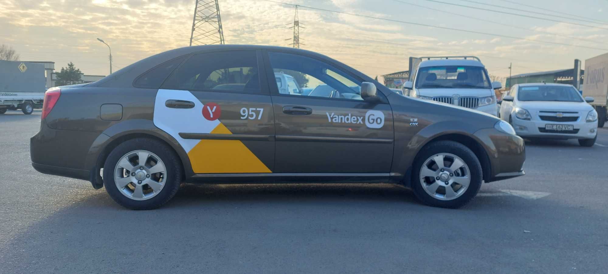 Яндекс брендинг грузовых, легковых авто наклейки