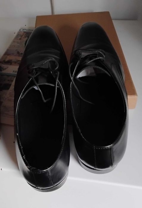 Vând pantofi de piele bărbați