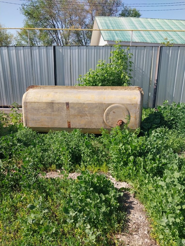 Продам бочку,не дырявый, средний хорошем состоянии.