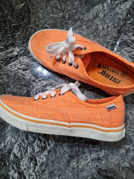 Tenisi converse dama,  purtați o singura data