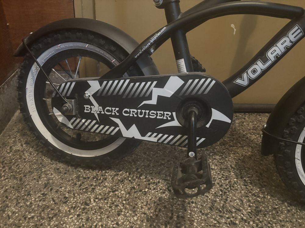 12-инчов велосипед Volare Black Cruiser за момчета