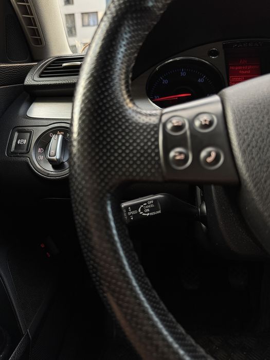 VW Passat -2.0TDi- Navi, Pilot, Senzori Parcare-Ploaie-Lumina, etc.