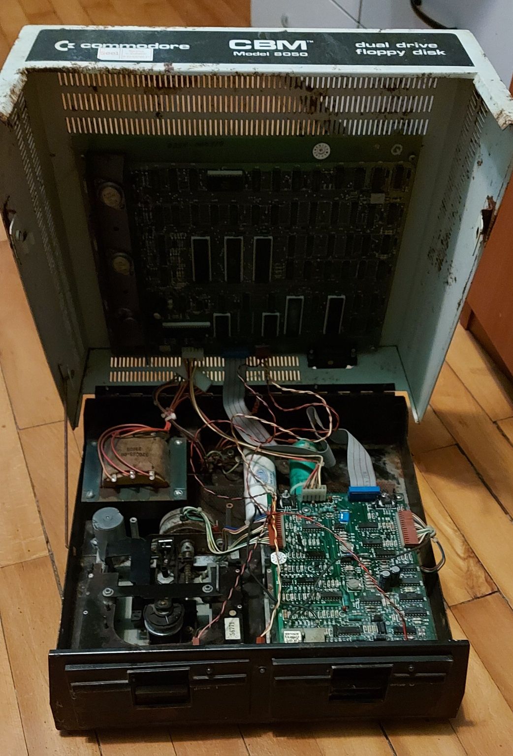COMMODORE CBM 8050 Dual Drive Floppy Disk retro de colectie (Netestat)