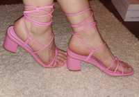 Sandale noi roz cu toc gros