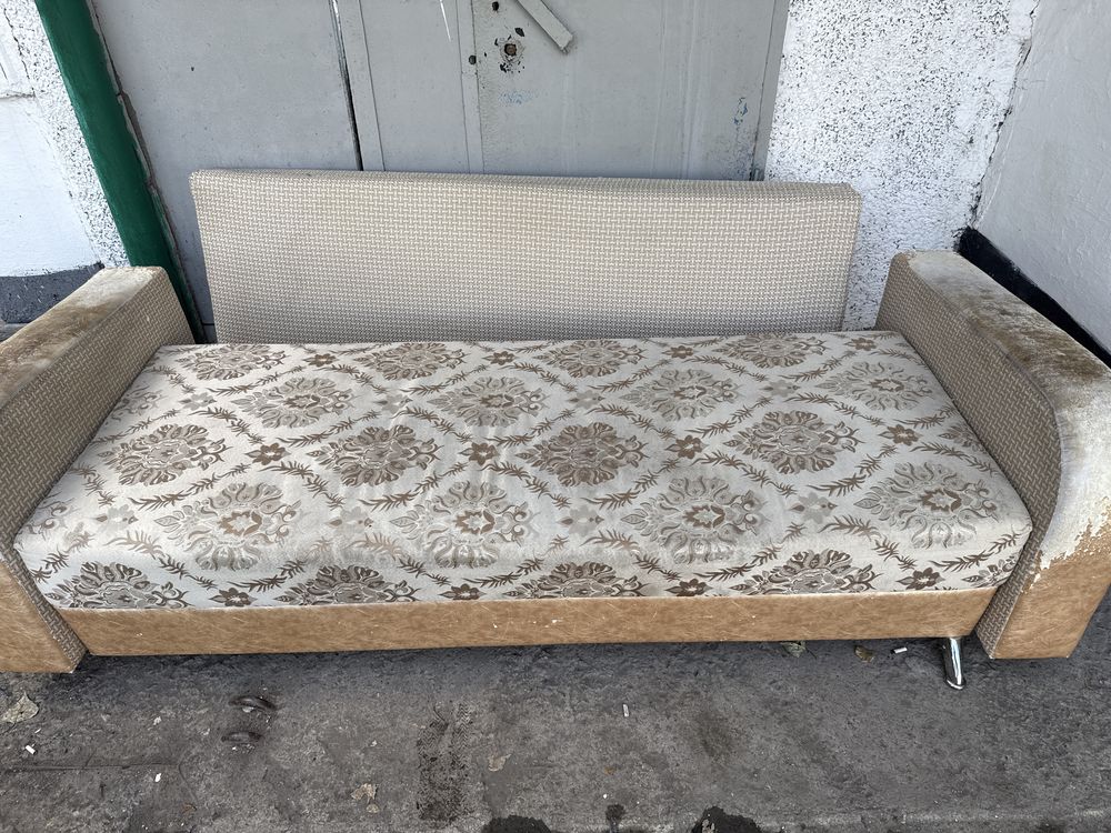 Продам диван срочно