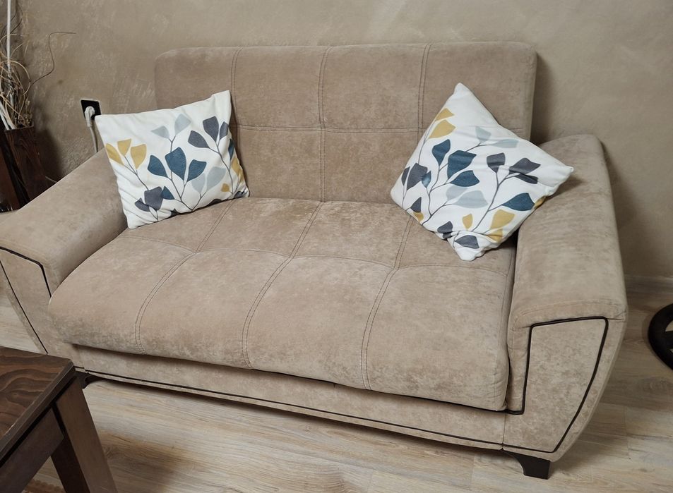 Диван от три части  и маса