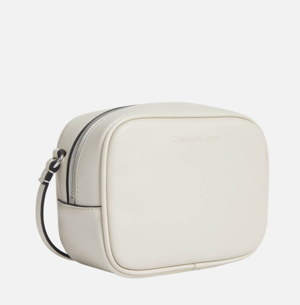 Чанта през рамо на Calvin Klein