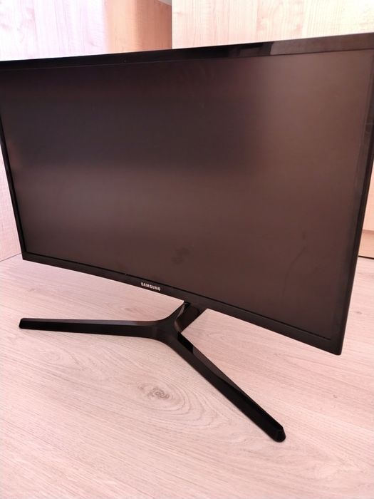 Монитор Samsung LC24RG50FDIXCI