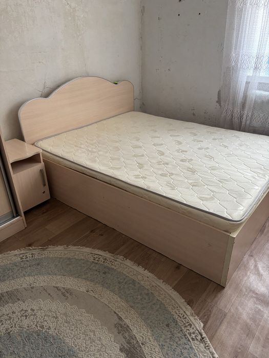 Продам спальный гарнитур
