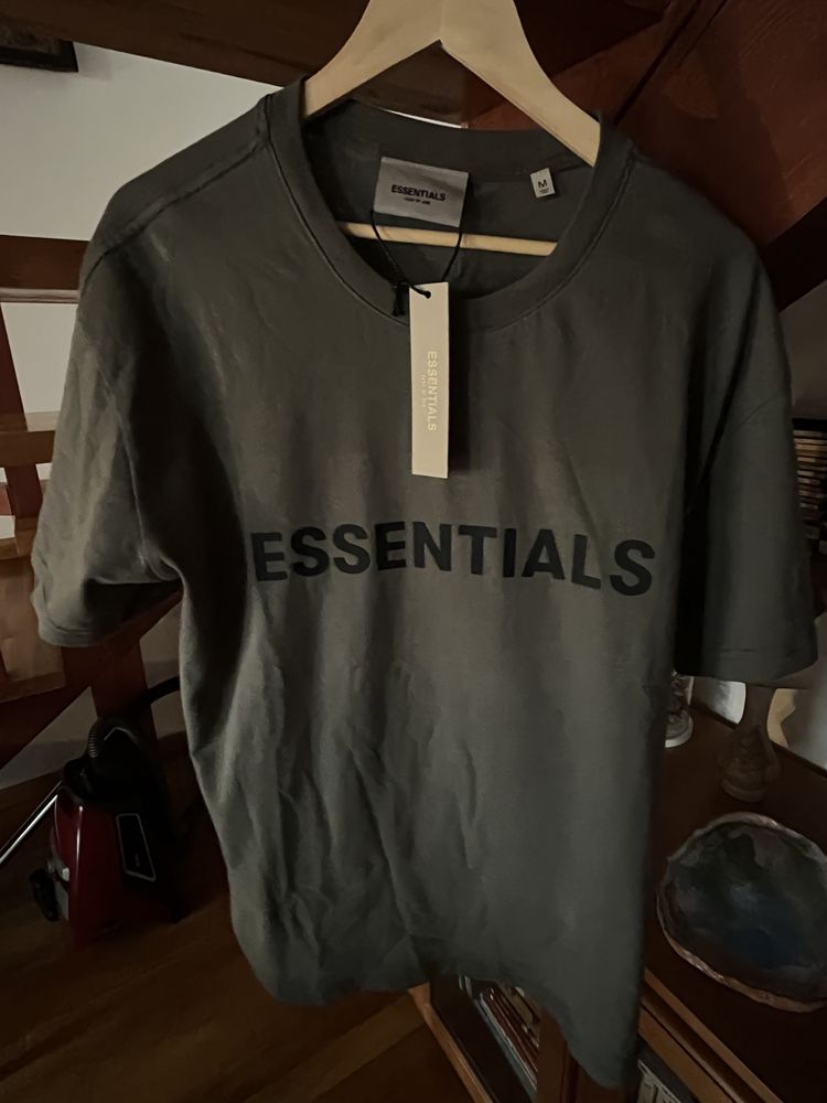 Vand tricou Essentials