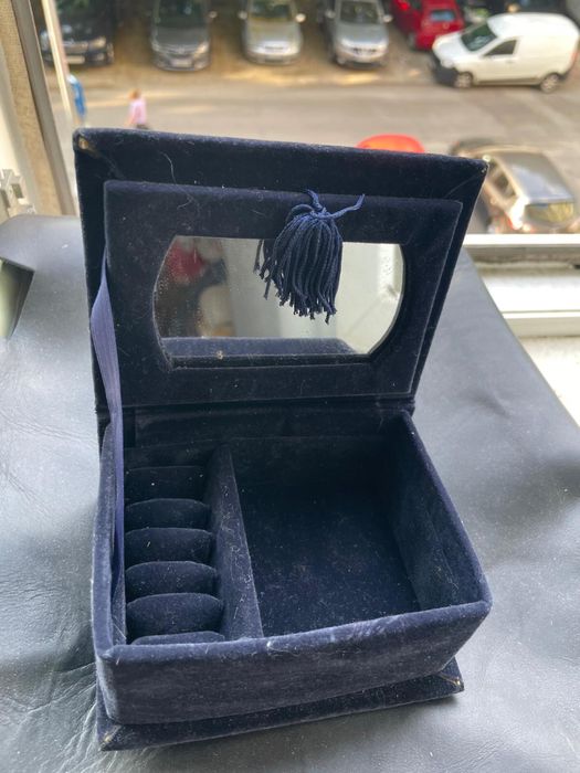 Cutie argint 925,bijuterii stantata model deosebit,in stare f buna!!