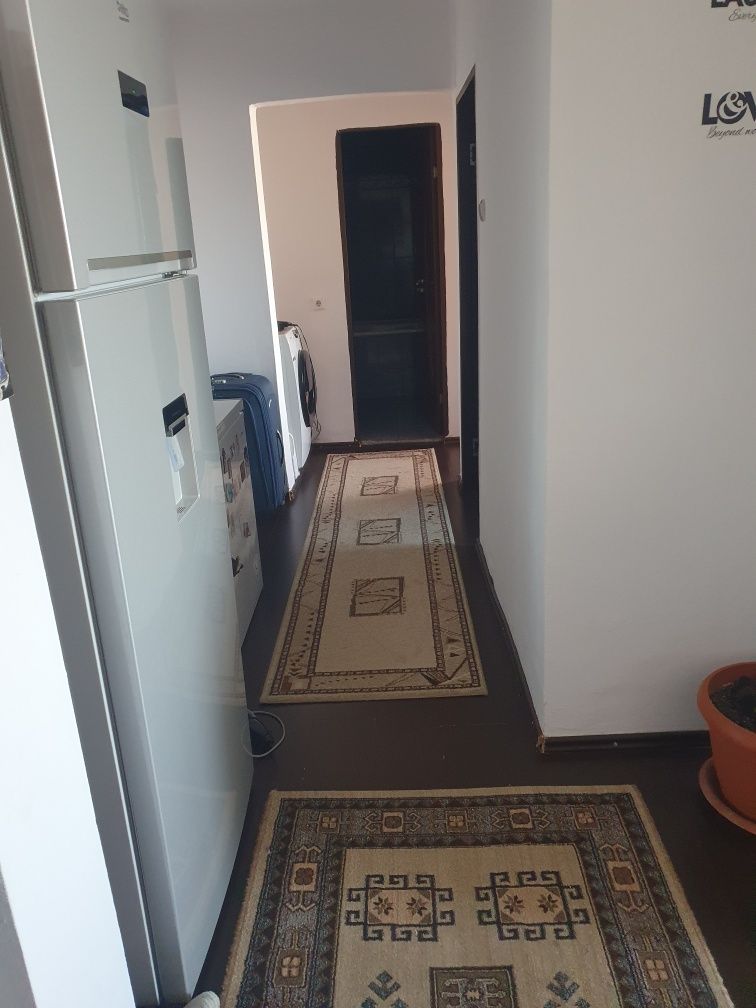 Vand apartament PB cu 3 camere,zona Nufarul