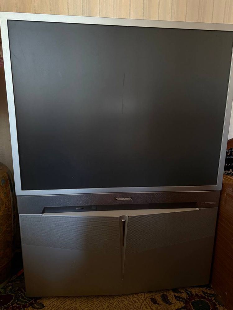 Срочно продается проекционный телевизор Panasonic TX-43P400H,