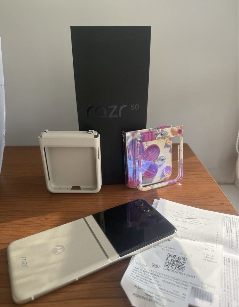 Motorola razr 50 с гаранция