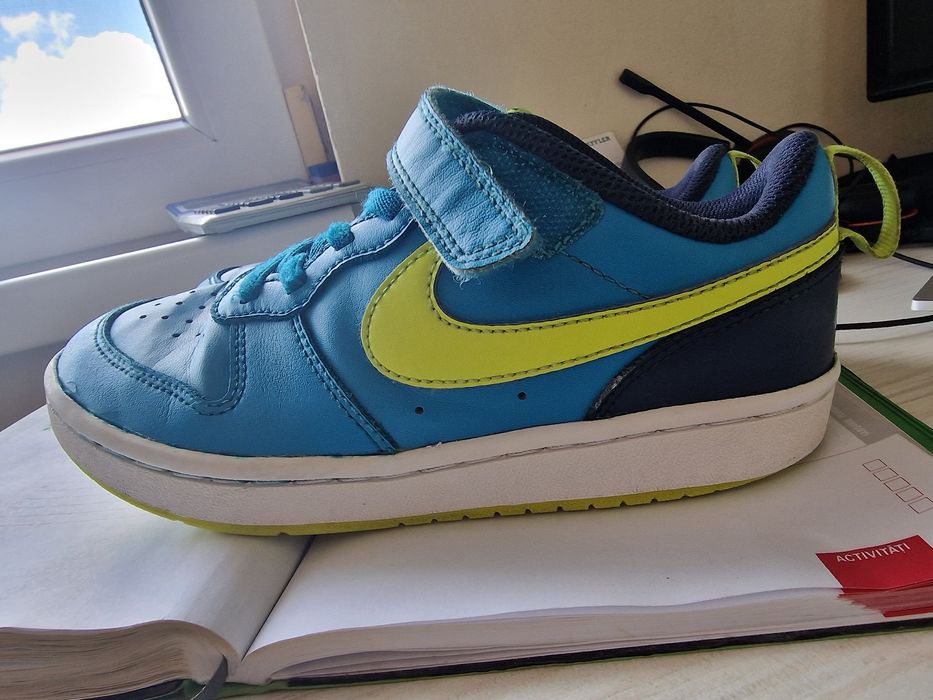 Adidasi Nike mărimea 32