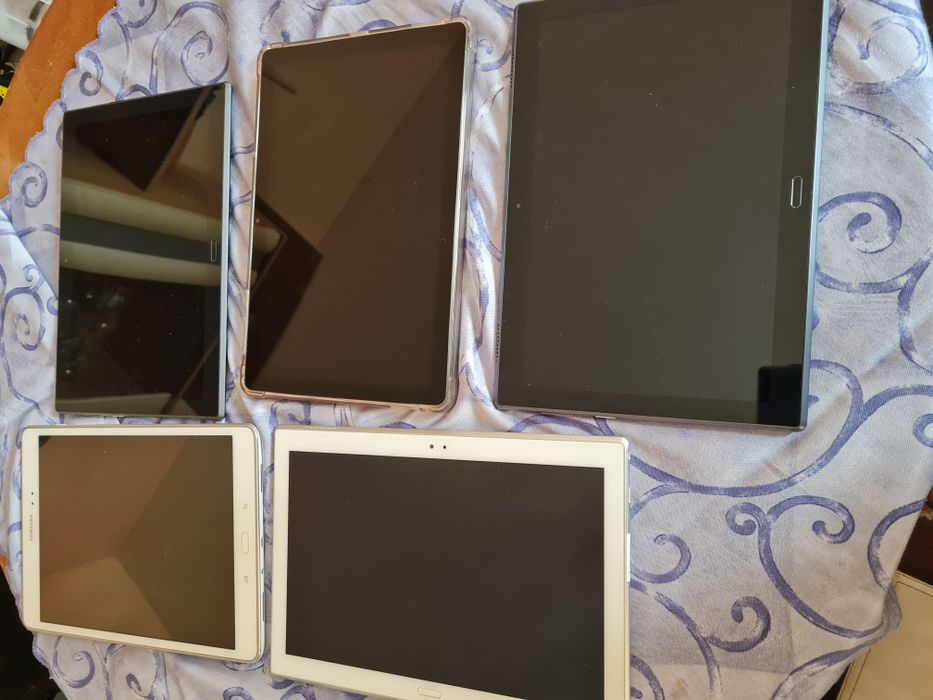 Vând tableta Lenovo