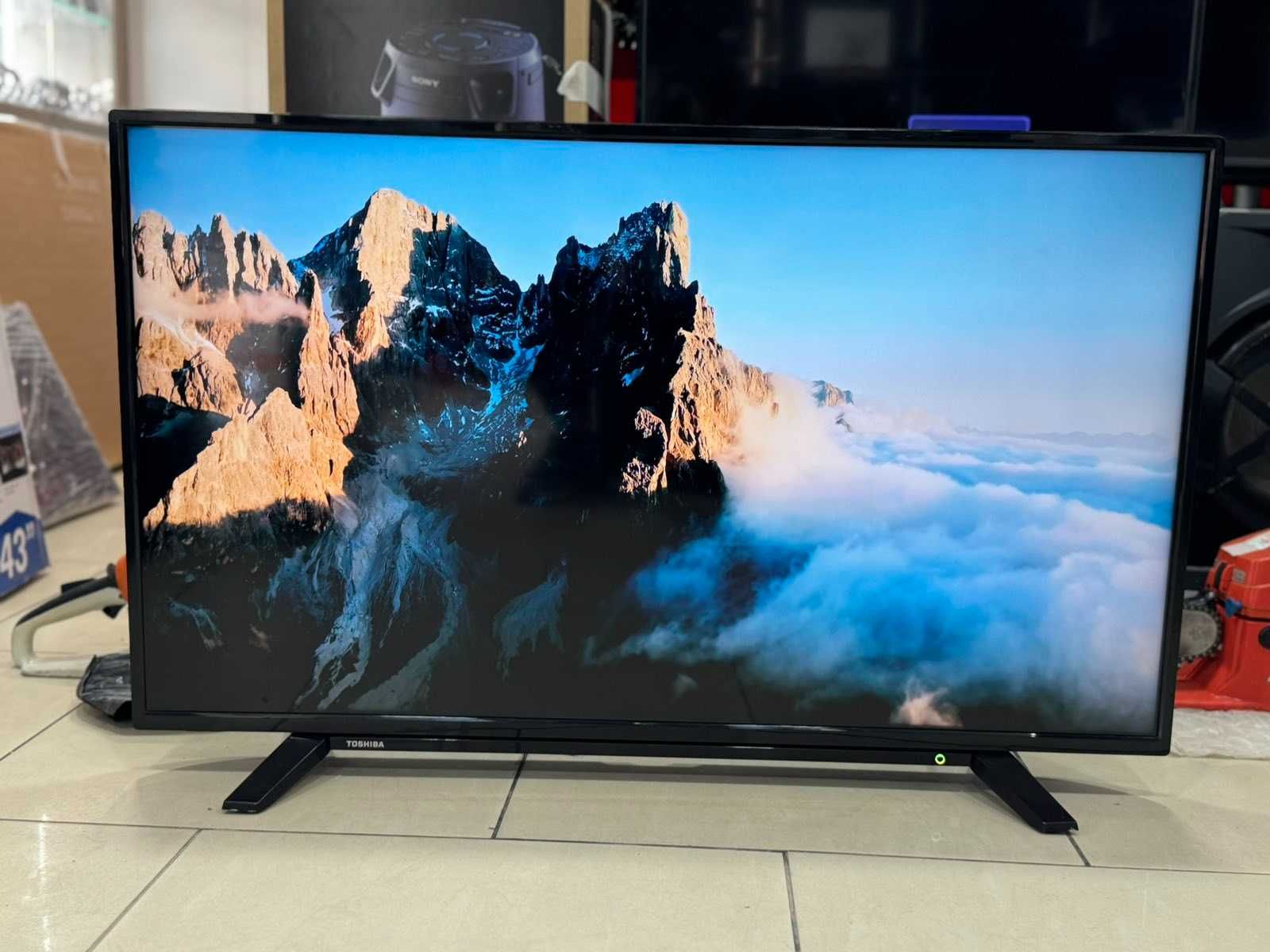 Телевизор Toshiba 43UA2063DG 4K Ultra HD Smart TV.