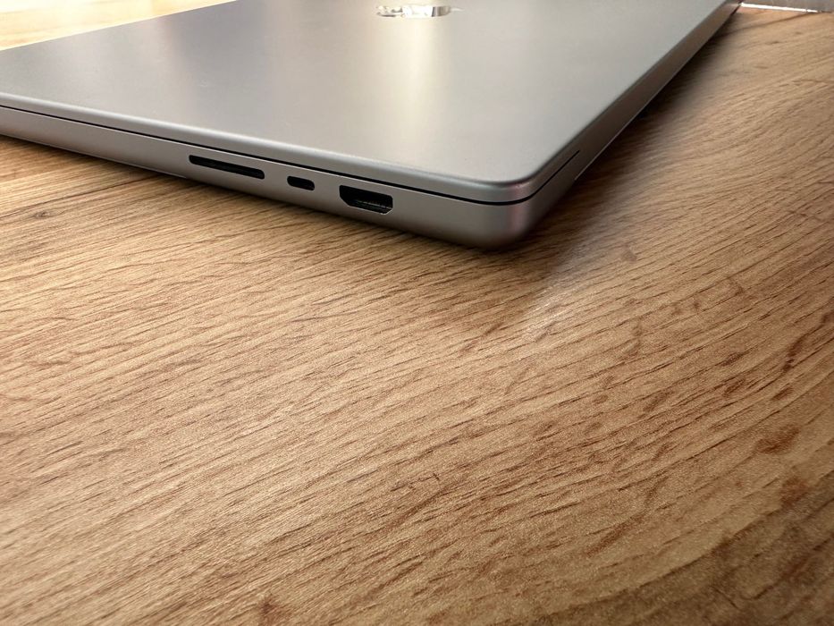 MacBook Pro 16" M1 Pro 10-Core CPU/ 16-Core GPU/ 16RAM/ 1TB SSD