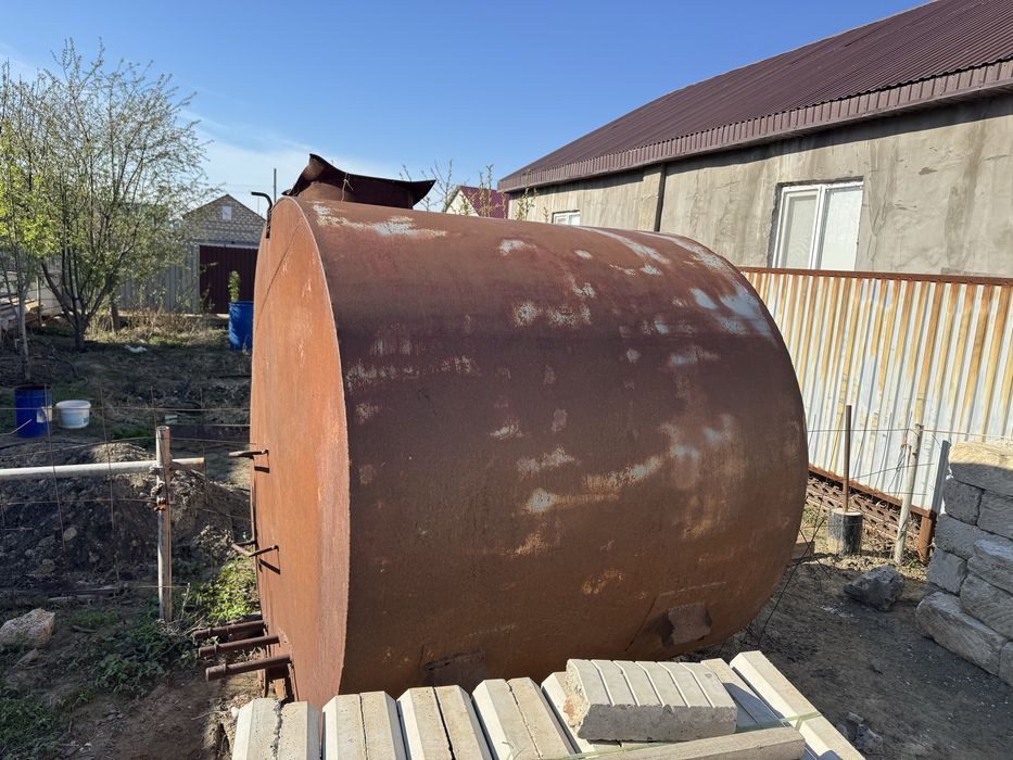 Емкост бочка примерно 4 куб