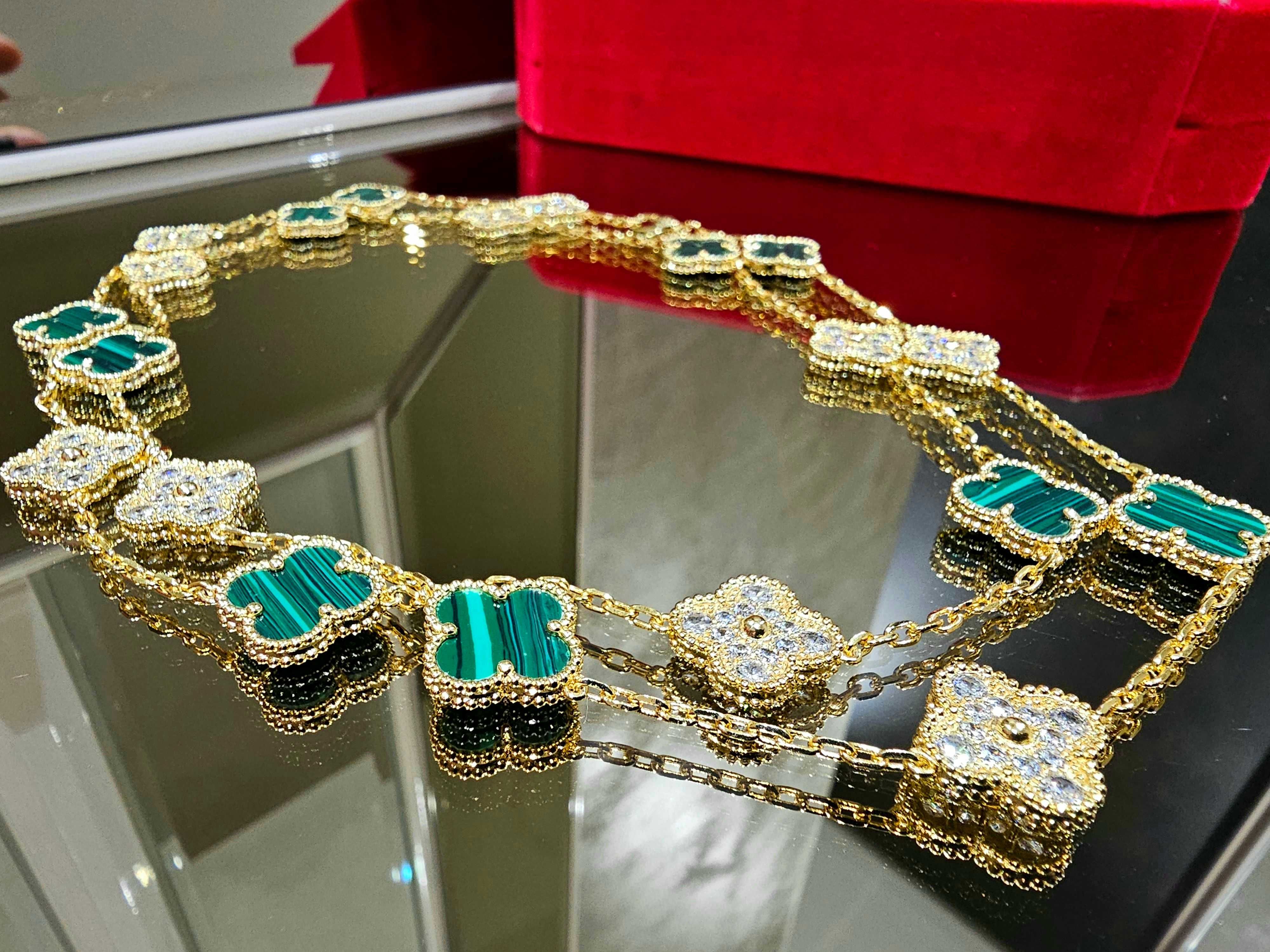 Van Cleef & Arpels VCA Gold Green Diamond 20 Alhambra Дамско Колие