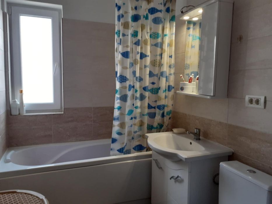 Închiriez apartament