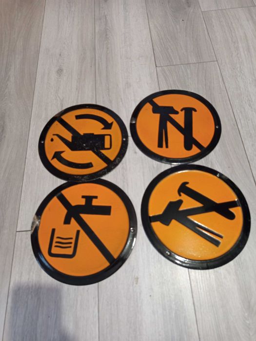 Емайлирани табели