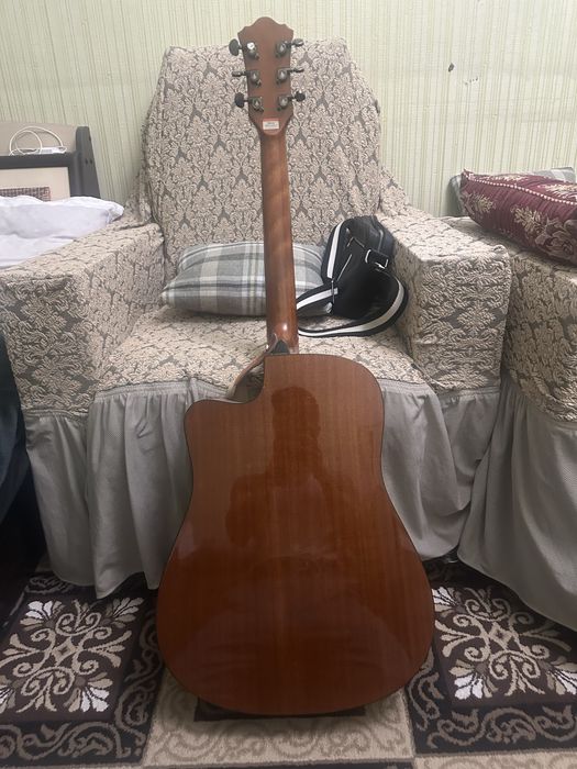 Srochna Akustik Gitara 41 Sotiladi