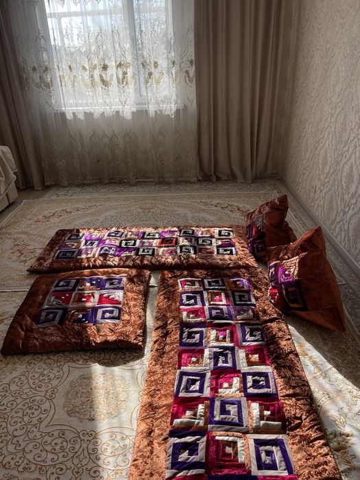 Құрақ көрпеше, қолдан құралған ,