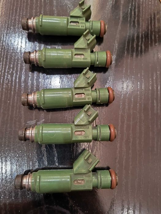 Инжектори / Дюза бензин Volvo -5 броя комплект