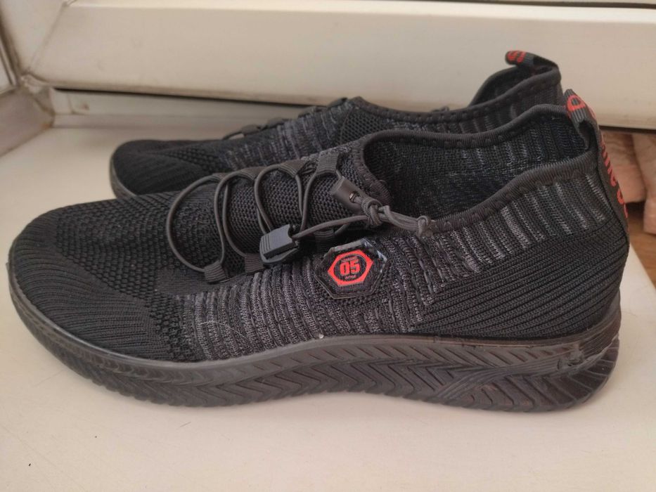 Кроссовки новые 40