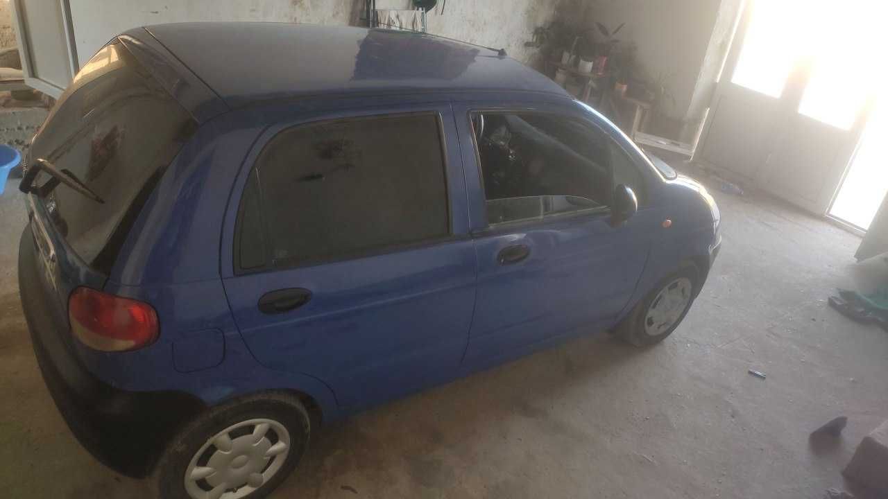 Матиз сотилади , йили 2003. Нархи 2500 $ ками бор.