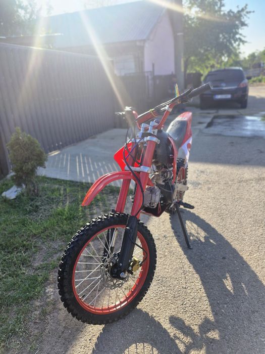 Vând cross 125 ccr